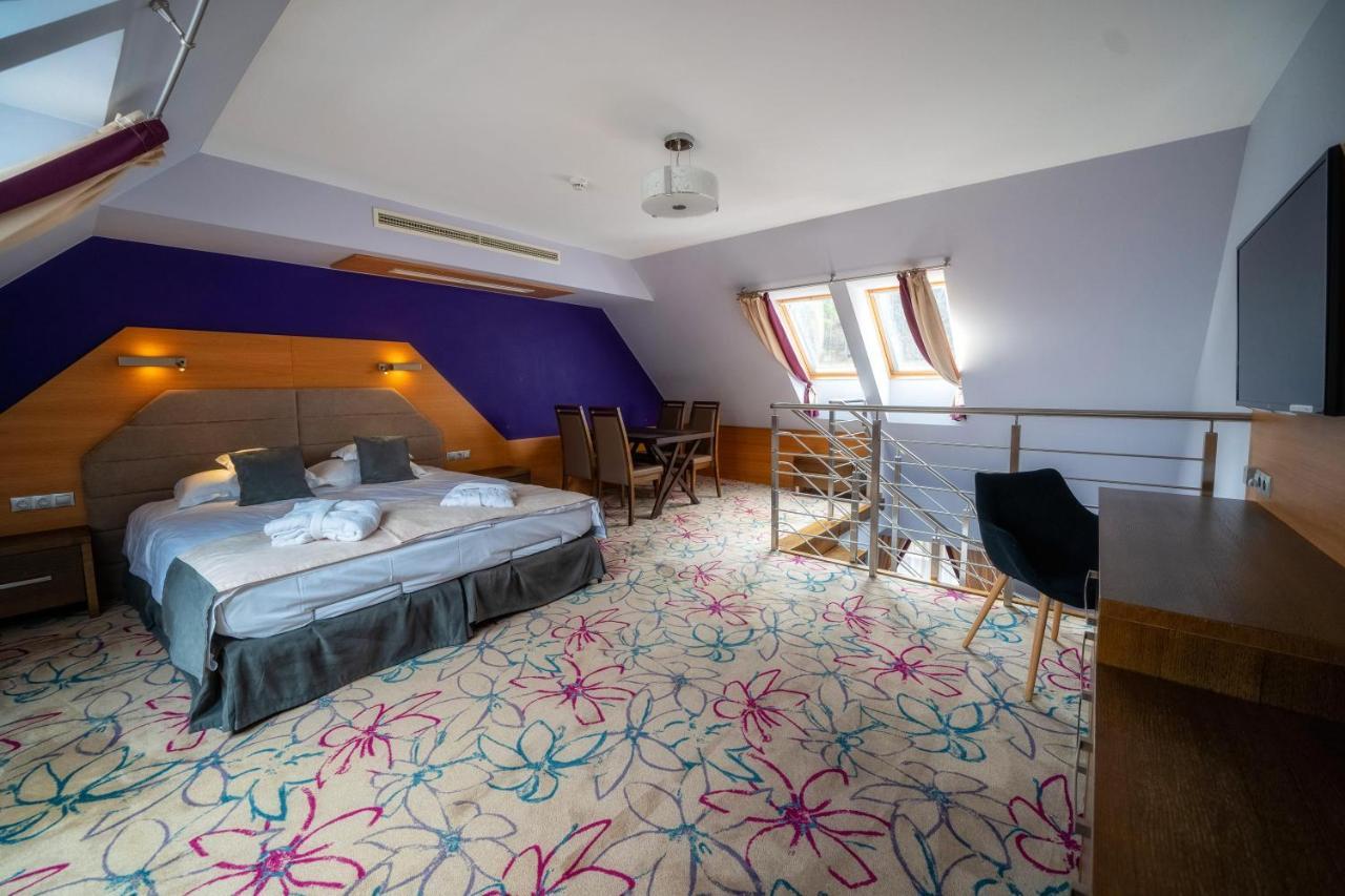 Hotel & Spa Czarny Gron Rzyki Exteriér fotografie