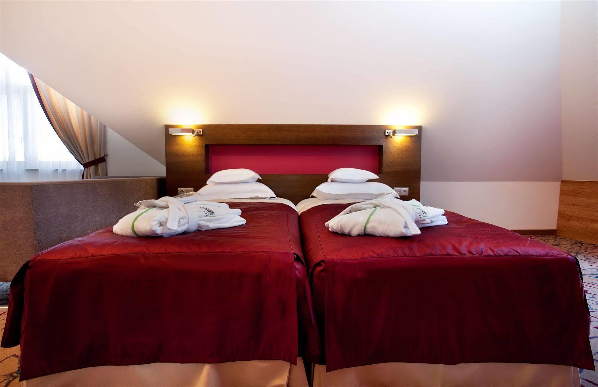 Hotel & Spa Czarny Gron Rzyki Exteriér fotografie