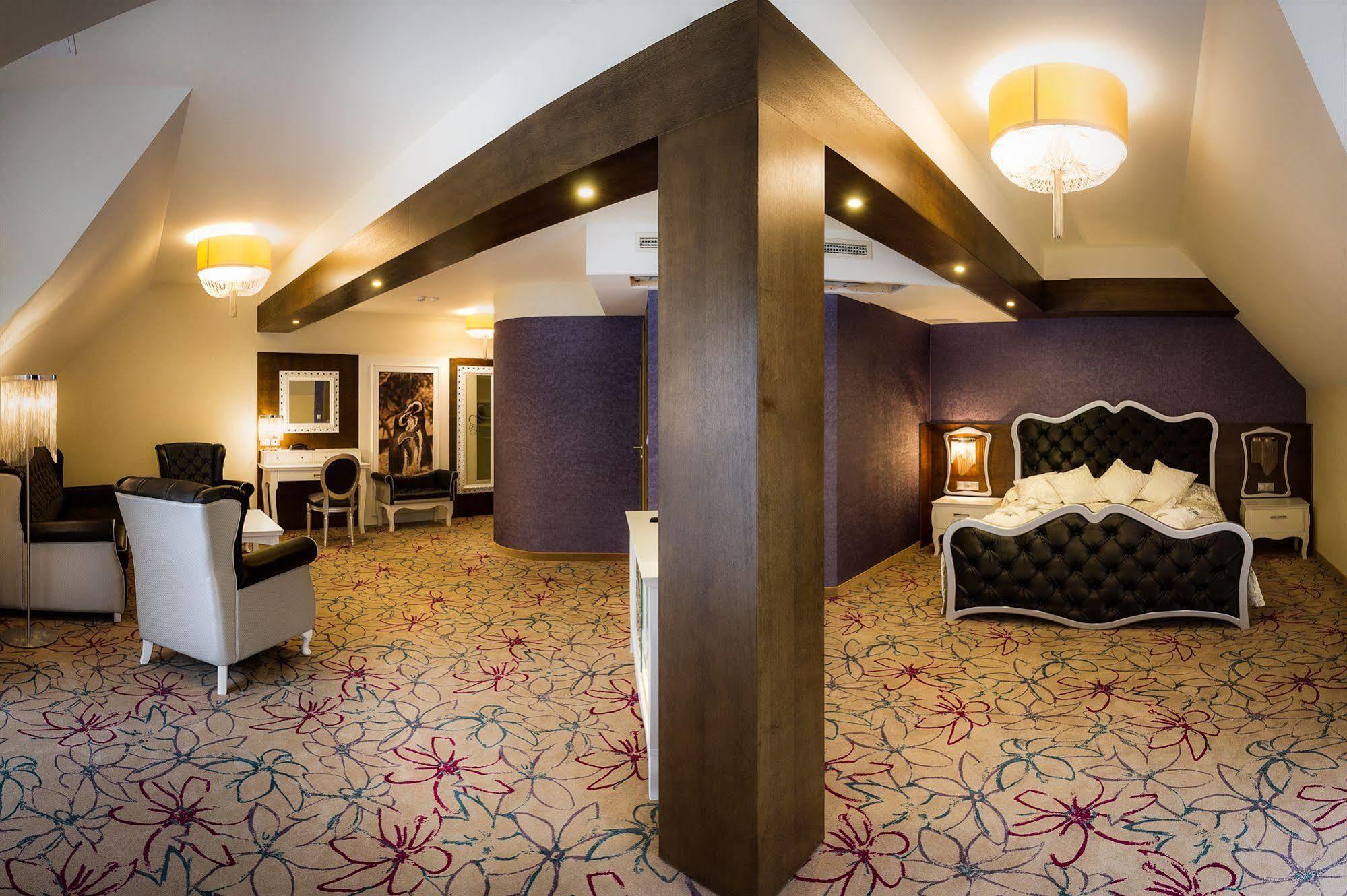 Hotel & Spa Czarny Gron Rzyki Exteriér fotografie